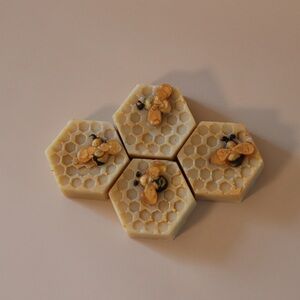 "Mina" Honeycomb Hexagon Artisan Soap Bar 🍯